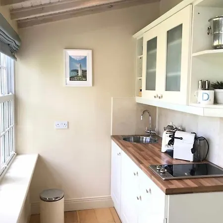 Coastal Chic Waterfront 4*