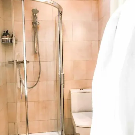 Coastal Chic Waterfront 4*