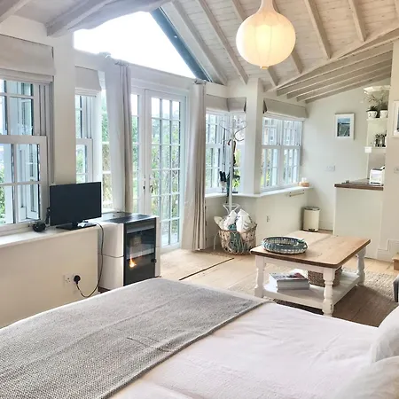 Гостевой дом Coastal Chic Waterfront Кинсэйл