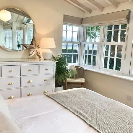 بيت ضيافة Coastal Chic Waterfront كينسالي