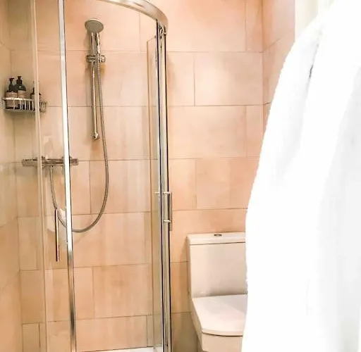 Coastal Chic Waterfront 4*