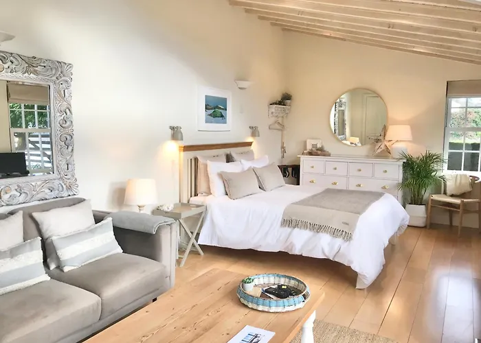 Coastal Chic Waterfront 4* Кинсэйл